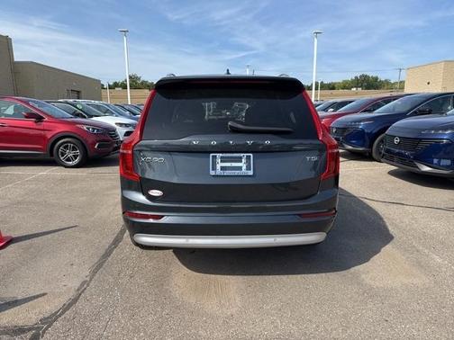 2022 Volvo XC90 T5 Momentum 7 Passenger