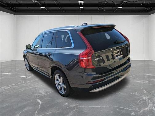 2022 Volvo XC90 T5 Momentum 7 Passenger