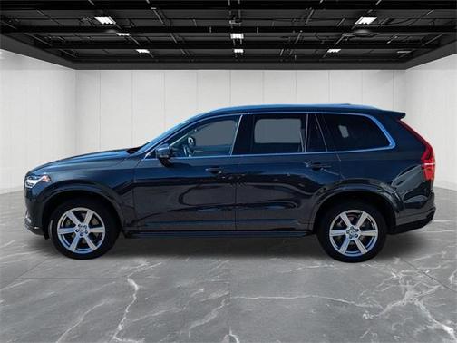 2022 Volvo XC90 T5 Momentum 7 Passenger