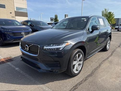 2022 Volvo XC90 T5 Momentum 7 Passenger