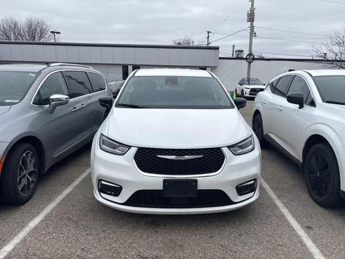 2024 Chrysler Pacifica Hybrid Select