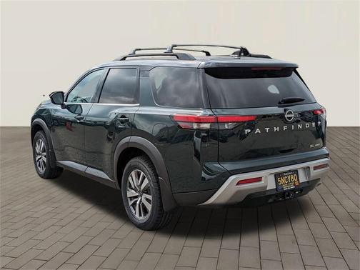 2022 Nissan Pathfinder SL