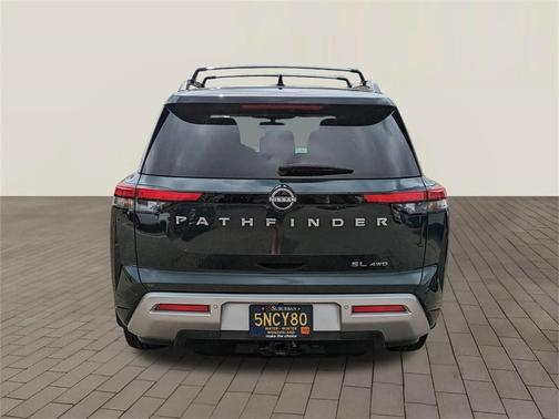 2022 Nissan Pathfinder SL