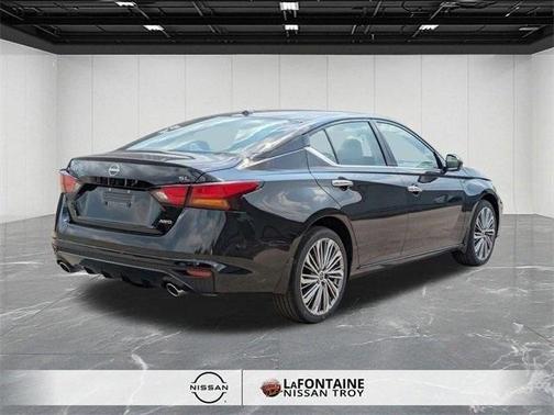 2025 Nissan Altima SL