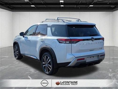 2025 Nissan Pathfinder Platinum
