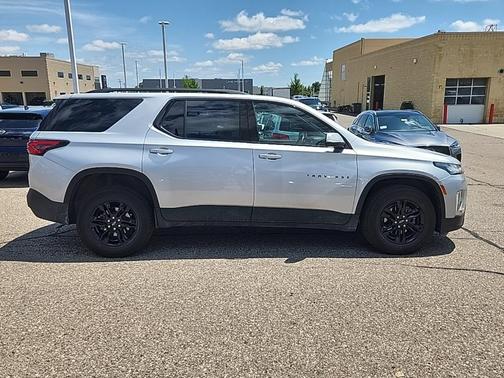 2022 Chevrolet Traverse LT Cloth