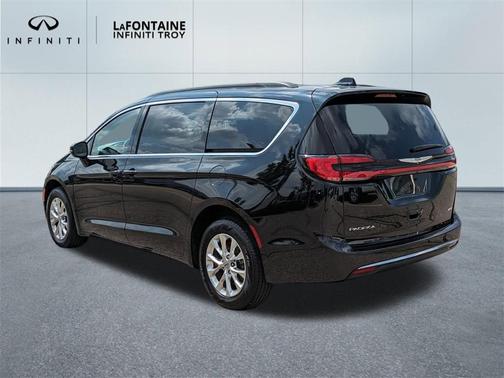 2022 Chrysler Pacifica Touring-L