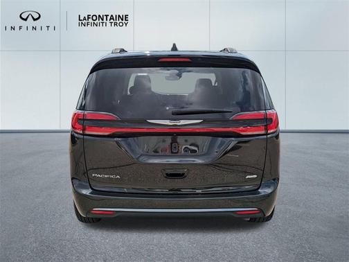 2022 Chrysler Pacifica Touring-L