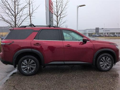 2023 Nissan Pathfinder SV