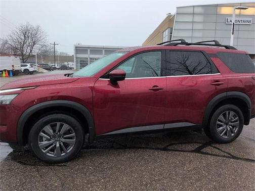 2023 Nissan Pathfinder SV