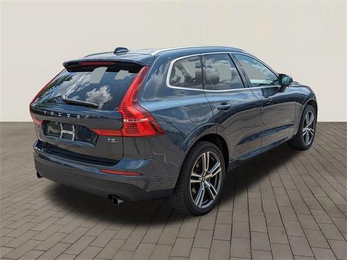 2018 Volvo XC60 T5 Momentum
