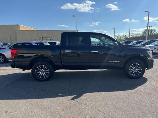 2021 Nissan Titan SV