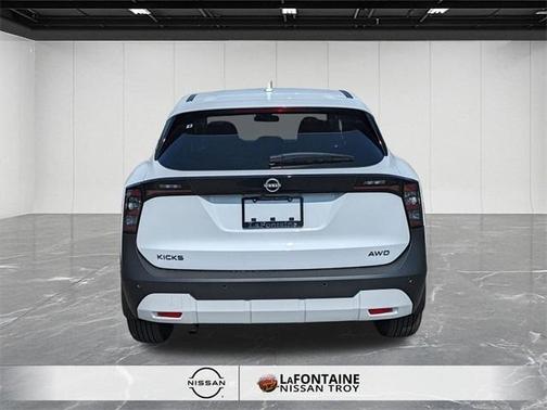 2025 Nissan Kicks SV