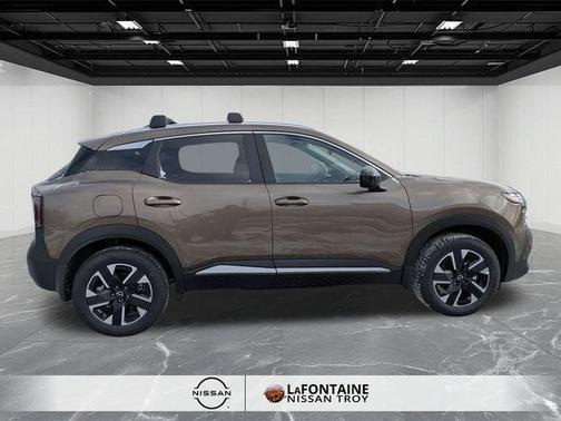 Canyon Bronze M 2026 Nissan Kicks SV