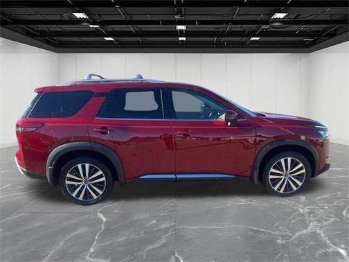 2022 Nissan Pathfinder Platinum