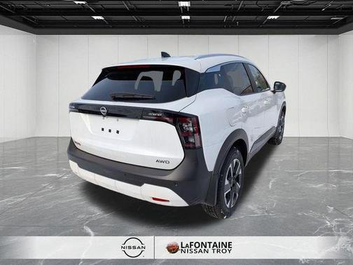 Aspen White Tri 2026 Nissan Kicks SV