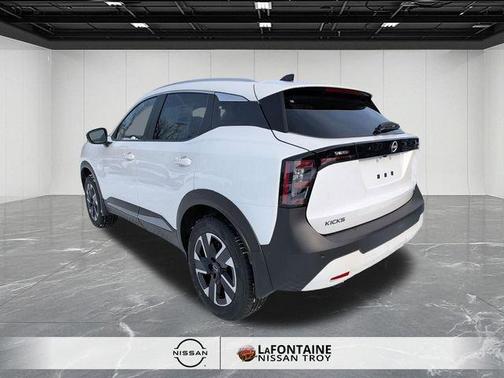 Aspen White Tri 2026 Nissan Kicks SV
