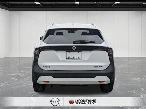 2025 Nissan Kicks SR