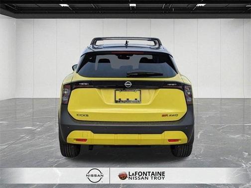 2025 Nissan Kicks SR