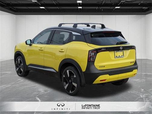 2025 Nissan Kicks SR
