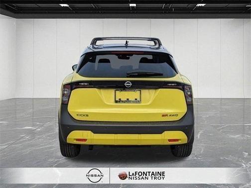 2025 Nissan Kicks SR