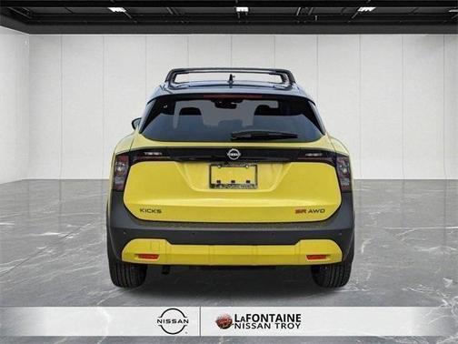 2025 Nissan Kicks SR