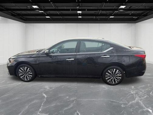 Black 2025 Nissan Altima SV