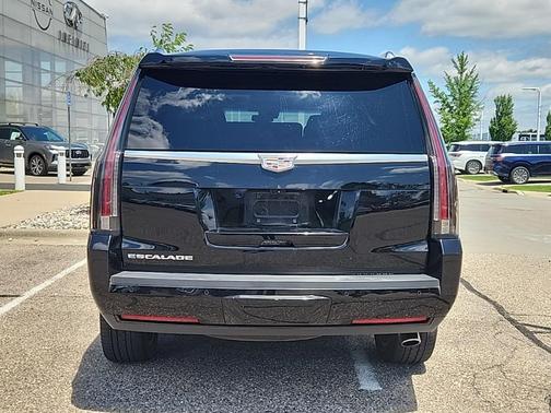 2017 Cadillac Escalade Luxury