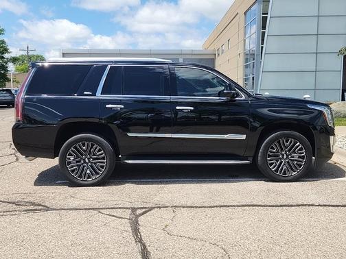 2017 Cadillac Escalade Luxury