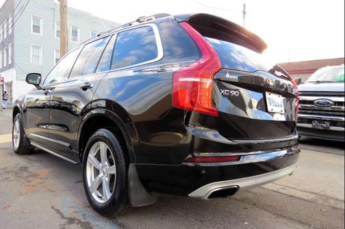 2016 Volvo XC90 T5 Momentum