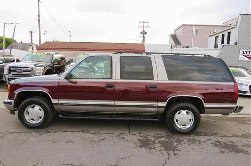 Dark Toreador Red Metallic 1999 GMC Suburban SLT CMI