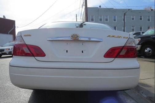 2004 Toyota Avalon XL