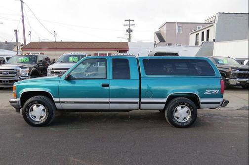 Green 1996 Chevrolet 1500 K1500 Silverado 2dr 4WD Extended Cab SB