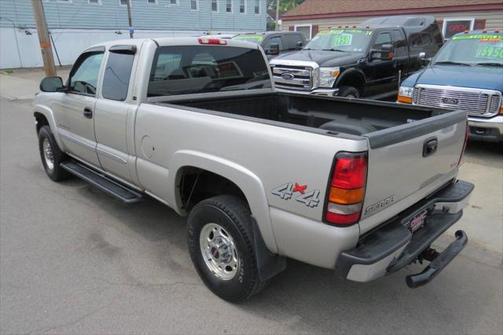 2005 GMC Sierra 2500 SLE H/D Extended Cab
