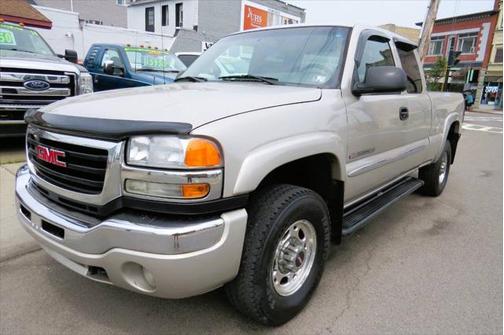 2005 GMC Sierra 2500 SLE H/D Extended Cab