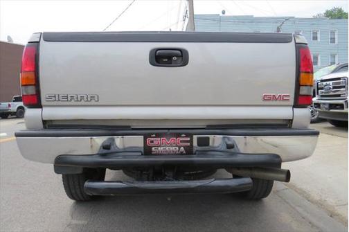 2005 GMC Sierra 2500 SLE H/D Extended Cab