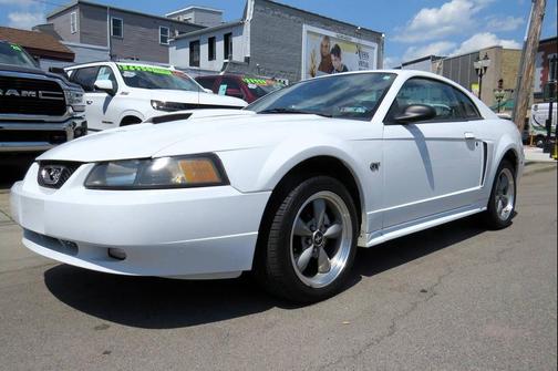 Oxford White Clearcoat 2001 Ford Mustang GT