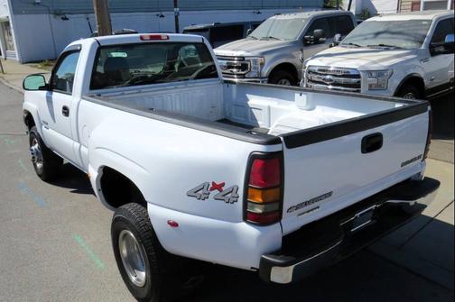 2004 Chevrolet Silverado 3500 LS