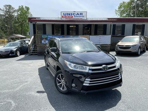 Midnight Black Metallic 2019 Toyota Highlander XLE