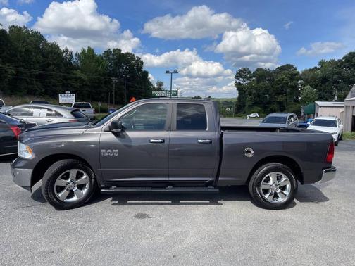 Granite Crystal Metallic Clearcoat 2017 RAM 1500 Big Horn