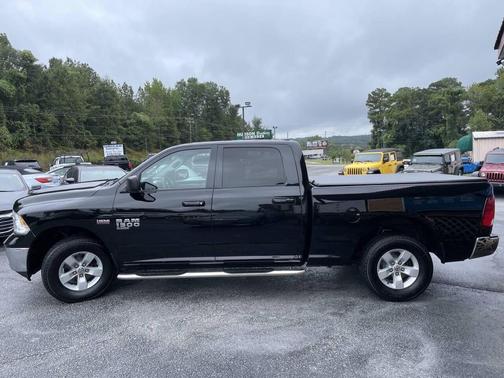 2019 RAM 1500 SLT