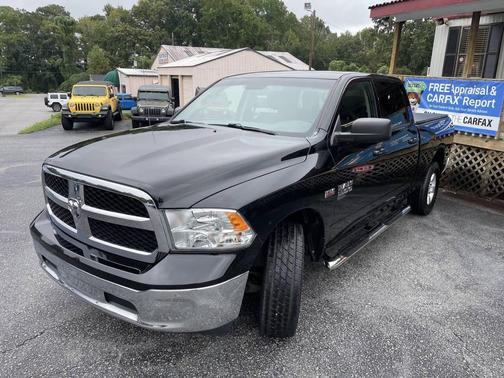 2019 RAM 1500 SLT