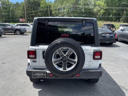 Bright White Clearcoat 2019 Jeep Wrangler Unlimited Sahara