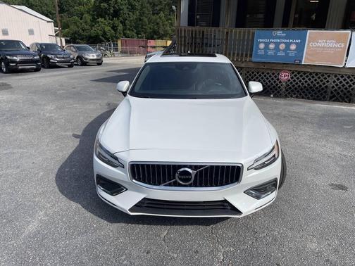 Crystal White Metallic 2021 Volvo S60 T5