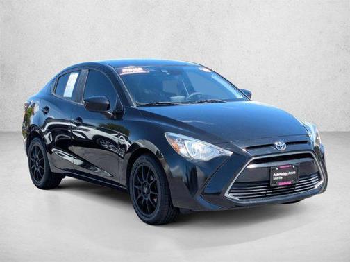 Stealth 2018 Toyota Yaris iA Base