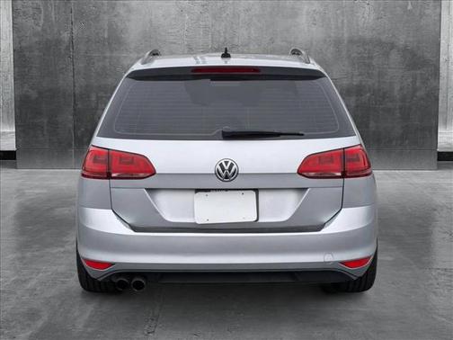 2017 Volkswagen Golf SportWagen TSI SE
