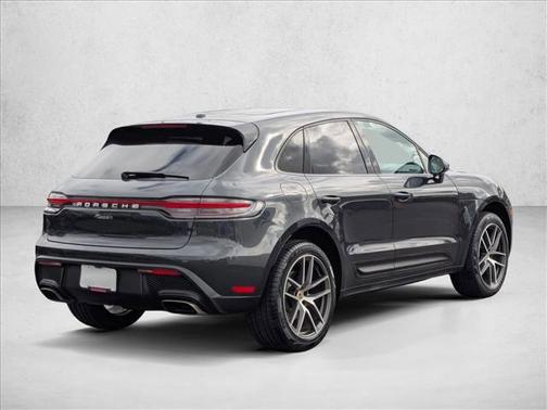 2022 Porsche Macan AWD