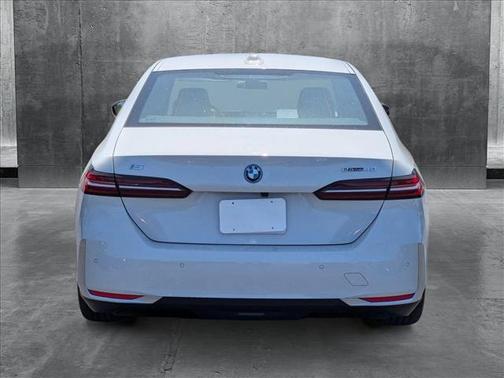 2024 BMW i5 eDrive40