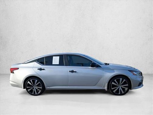 2020 Nissan Altima SR FWD