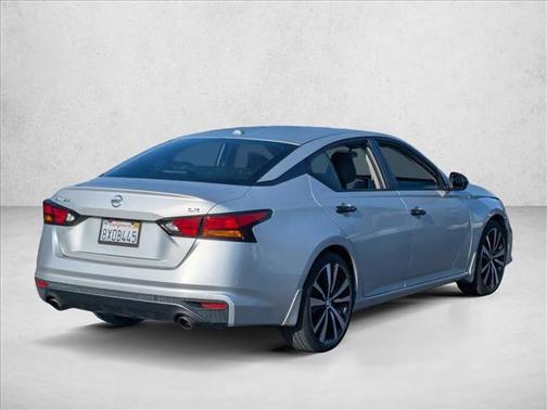 2020 Nissan Altima SR FWD